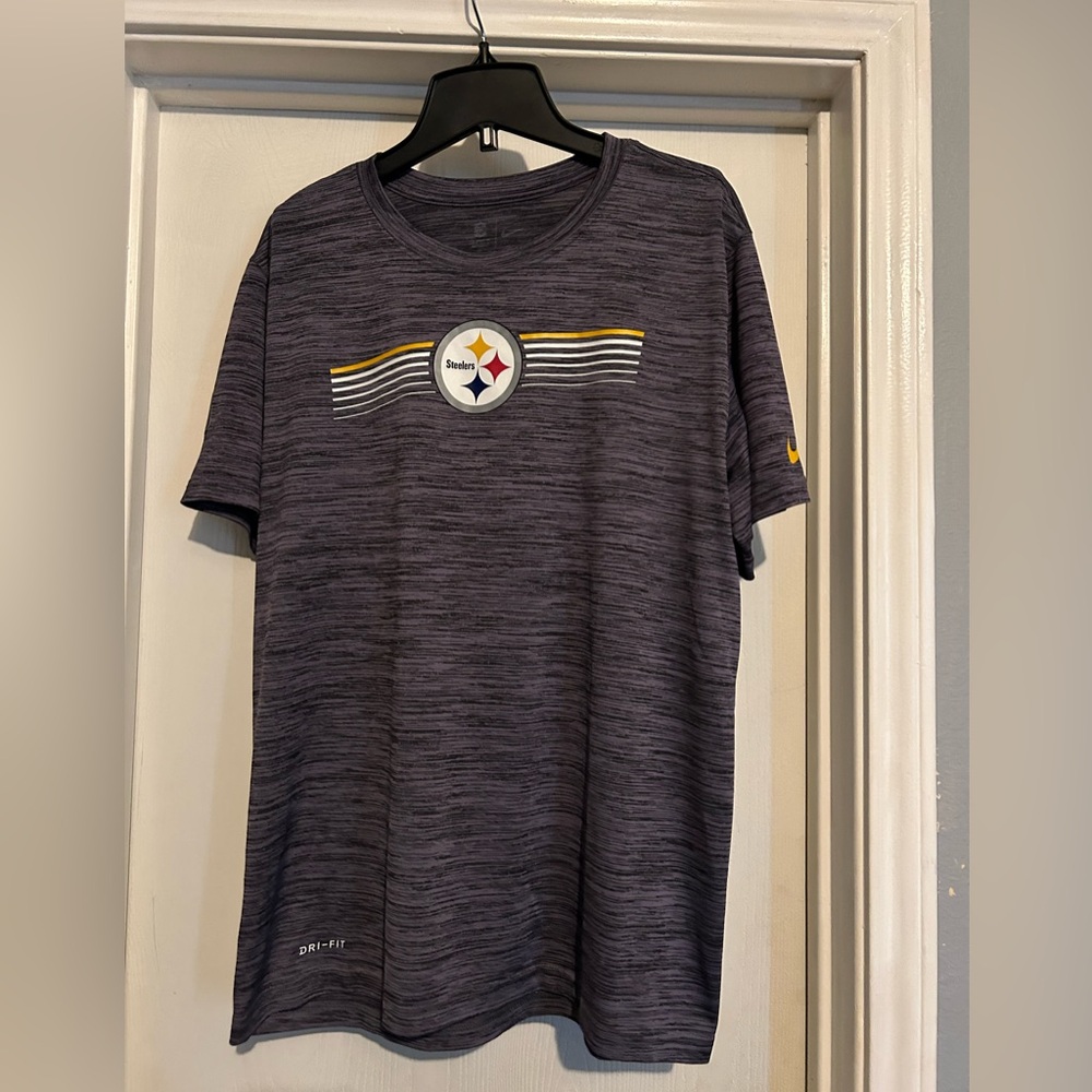 Men’s Nike Pittsburgh Steelers logo shirt medium